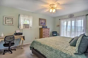 Bring a Pet: Cozy Burnsville Cottage w/ Fire Pit! - Innvendig
