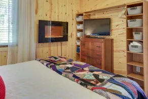 Lakefront Paradise With Private Boat Dock & Patio - Room