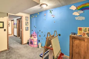Raccoon River Retreat: Indoor Pool & Outdoor Fun! - Innenbereich