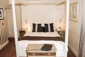 The Royal Hotel - Room