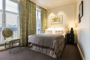 Grand Hôtel Du Palais Royal - Room