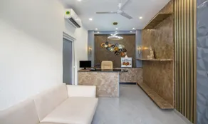 The Embassy Inn - Near Advant & Sector 143 Metro - Recepción