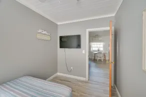 Charming Hampton Home w/ Porch, Walk to Beach! - Værelse