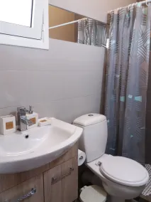 Sunny Place Porto Heli, Deluxe Rooms & Appartments - Casa de banho