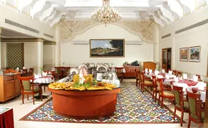 Royal Court - Restaurant
