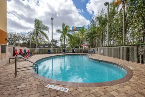 Comfort Inn & Suites Orlando North - Piscina