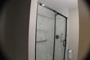 Riviera Motor Inn - Bathroom