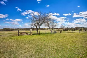 Remodeled Ranch Apt in Sanger: 12 Mi to Lake! - Interior