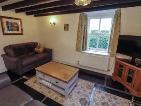 Sunbeam Cottage - Living area