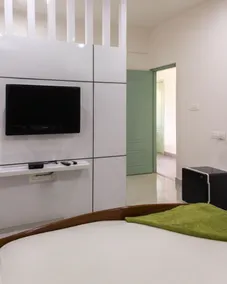 Catalyst Suites - Rom