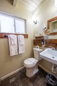 Emerald Bay Lodge - Baño