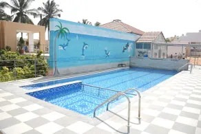 Royal Roots Resorts - Pool