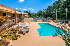 Quality Inn & Suites Corinth West - Pool