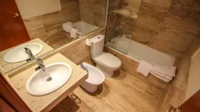 S'Abanell Central Park seafront apartment - Badezimmer