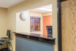 Super 8 By Wyndham Franklin/Middletown Area - Hall