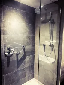 Maldron Hotel Belfast City - Bathroom
