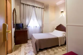 Hotel Reina Mora - Room