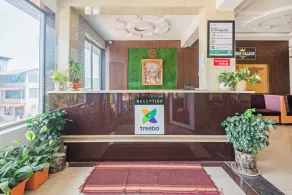 Treebo Kuber Palace with Swimming Pool - Rezeption
