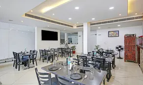 Hotel Royal Empirre Near PEC-PGI-PU-Sukhna Lake-Rock Garden-Rose Garden Chandigarh - Ristorante