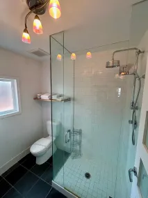Bedford Regency Hotel, Trademark Collection by Wyndham - Bathroom