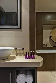 Avani Lesotho Hotel & Casino - Bathroom