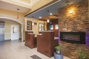 La Quinta by Wyndham Elizabethtown - Hall