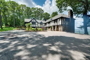 Luxury Tudor Estate Pool, Spa and Valley Views - Interior