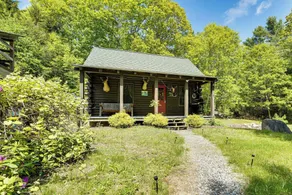 35 Mi to Acadia: Rustic Retreat in Orland! - Innvendig