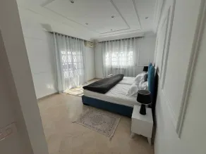 Charming 600sqm villa with a large garden pool - Zimmer