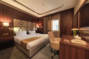 Alhamra Vivid Aparthotel By Checkmyguest - Room