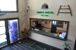 Timber Motel - Lobby