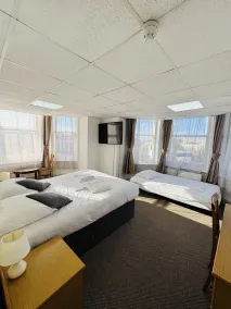 Carlton Court Hotel - Room