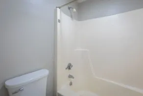 The Atlantic Motel - Bathroom