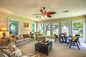 Lakefront Livingston Vacation Rental w/ Boat Dock! - Innvendig