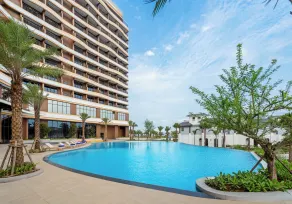 Wyndham Garden Sonasea Van Don - Piscine