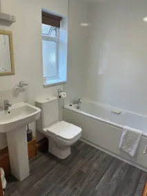 Forest Edge Motel - Bathroom