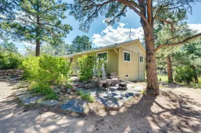 Serene Home w/ Hot Tub - 6 Mi to Boulder Falls! - Innvendig