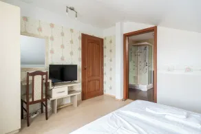 FarawayHomes Aparthotel Near Vienna Airport - Anytime Self Check-In - Rum