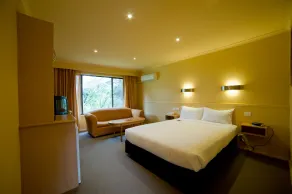 Strahan Village - Room