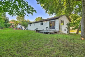 Pet-Friendly Michigan Home: 5 Mi to State Park! - Innvendig