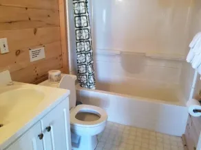 Blue Spruces Cottages - Badezimmer