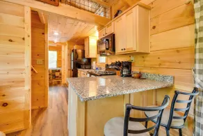 Hunt & Fish Nearby! Peaceful & Remote Bostic Cabin - Innvendig