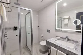 Ramada by Wyndham Istanbul Umraniye - Bathroom