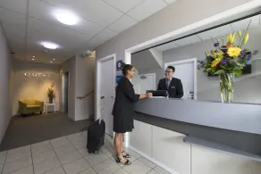 Quest On Ward Serviced Apartments - Reception