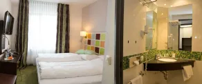 Hotel Arooma - Bathroom