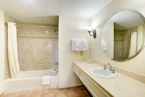 Turtle Cay Resort - Bathroom