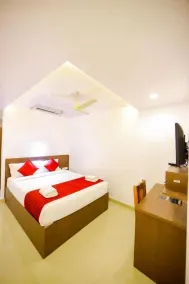 Airport Avenue Plaza - Room