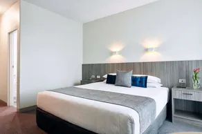 Club Laverton - Room