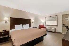 Quality Inn & Suites Near Six Flags and Medical Center - Room