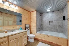 Spacious Franklin County Retreat on 80 Acres! - Interior